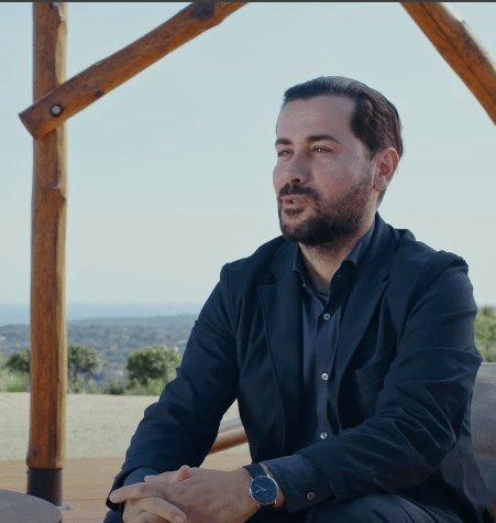 alt:"Fran Silvestre talks about The Seven in Sotogrande in this video interview. By Nau"