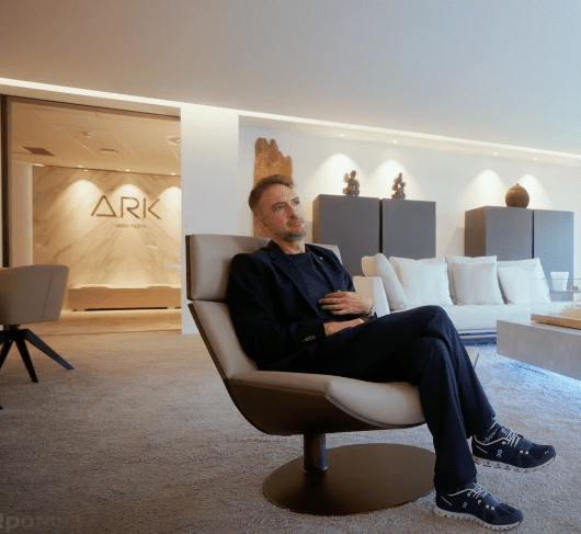 alt: "Photography and video of a professional interview in Sotogrande for the Niwa by Ark Architects. By Nau"