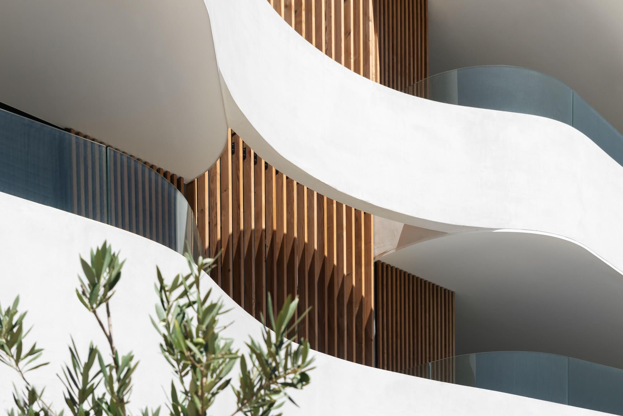 alt:"Exterior facade photograph of a building in Village Verde of Sotogrande"