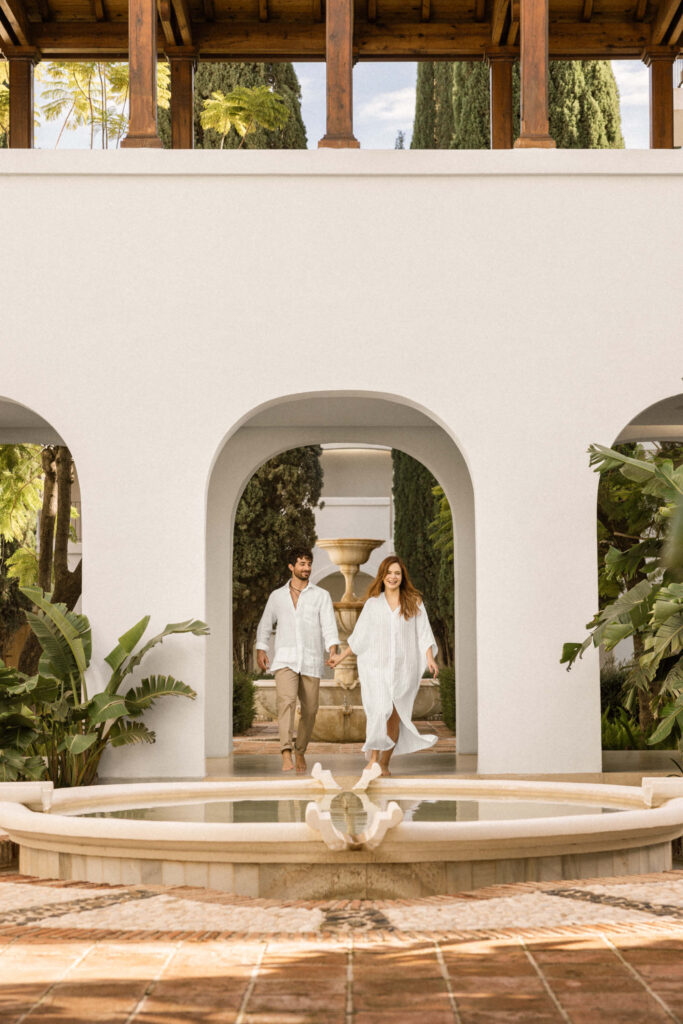 alt:"Fotografía profesional de modelos y exterior. La Zambra, Sotogrande. By Nau"