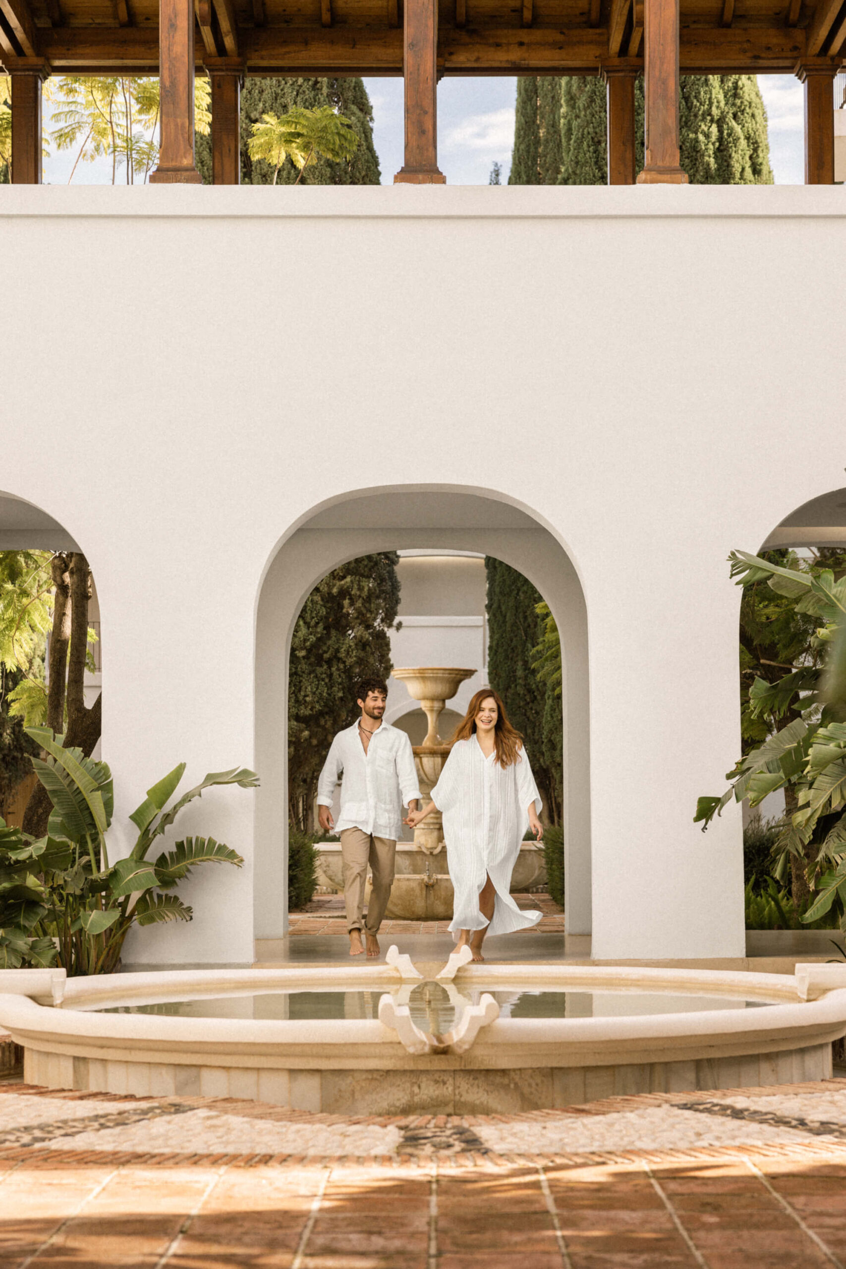 alt:"Fotografía profesional de modelos y exterior. La Zambra, Sotogrande. By Nau"